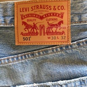 RARE Levi’s 501 light blue wash. 30 x 32 length